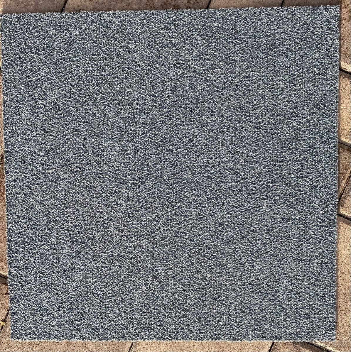 Kobercové čtverce - středně šedá barva- 5 m2
