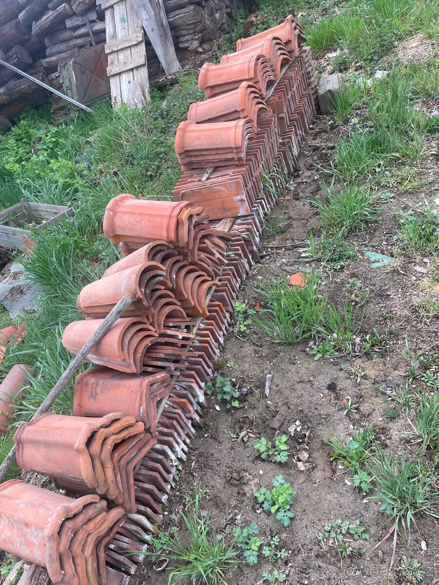Pálené tašky a hřebeny