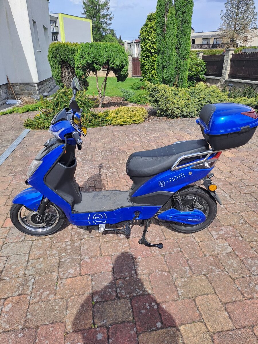 Elektroskútr RacceWay