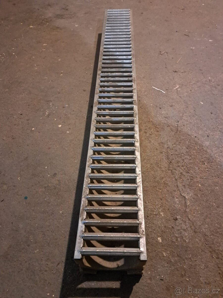 Pojezdové odtokové žlaby, pozink 1000 x 100 x 100.