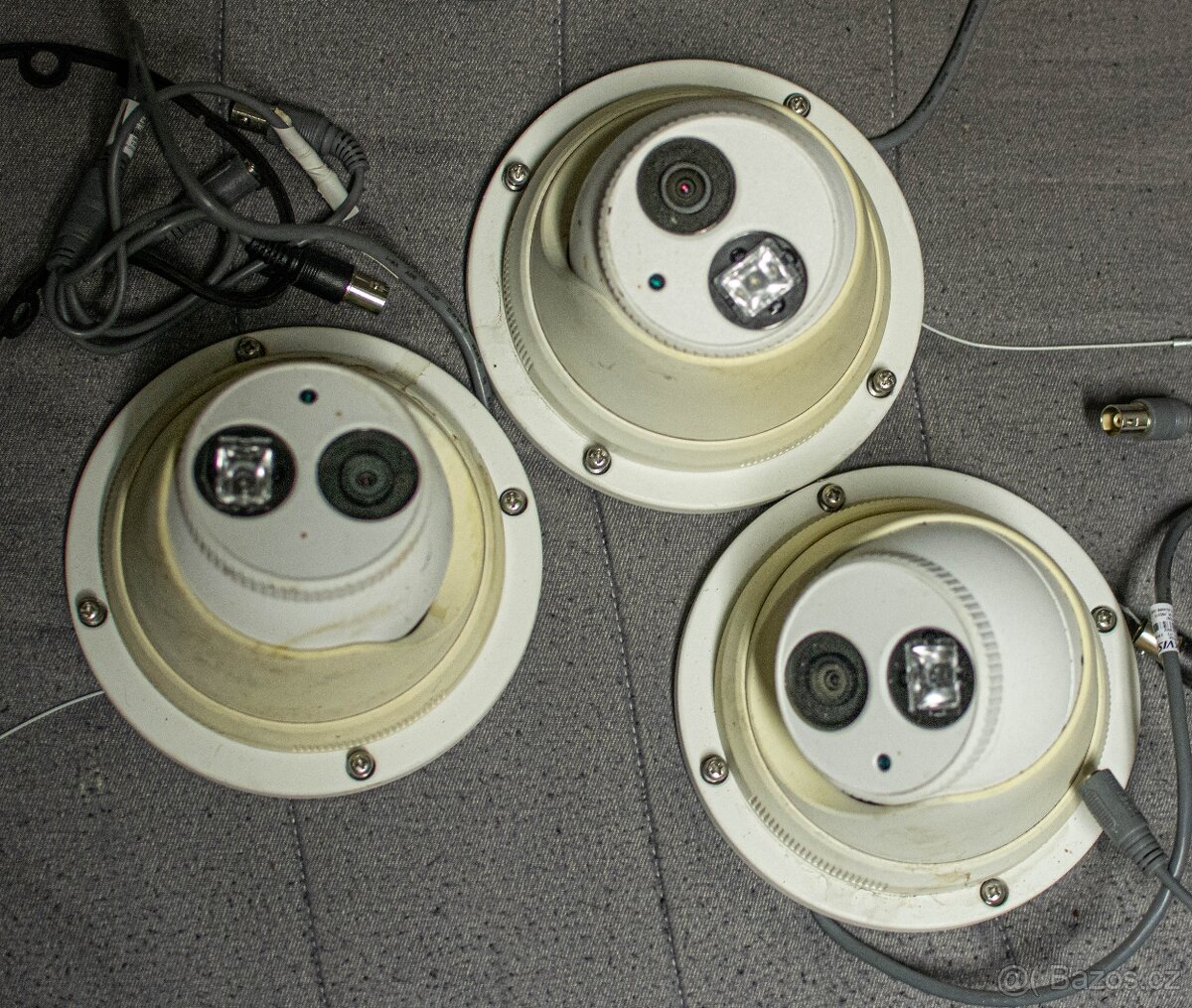 3krát bezpečtností kamera Hikvision