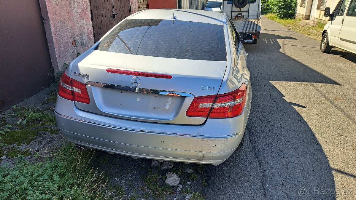 Mercedes-Benz E-CLASS kupé