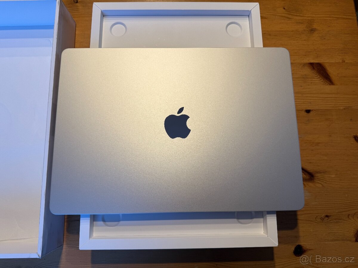 Apple MacBook Air 15" M3 10GPU 8GB 256GB Starlight CZ DPH