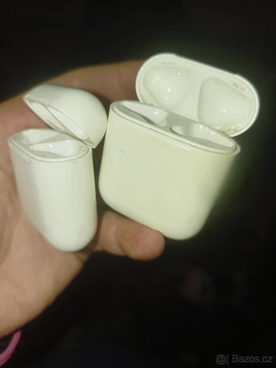Dobíjecí krabičky na sluchátka iPhone
