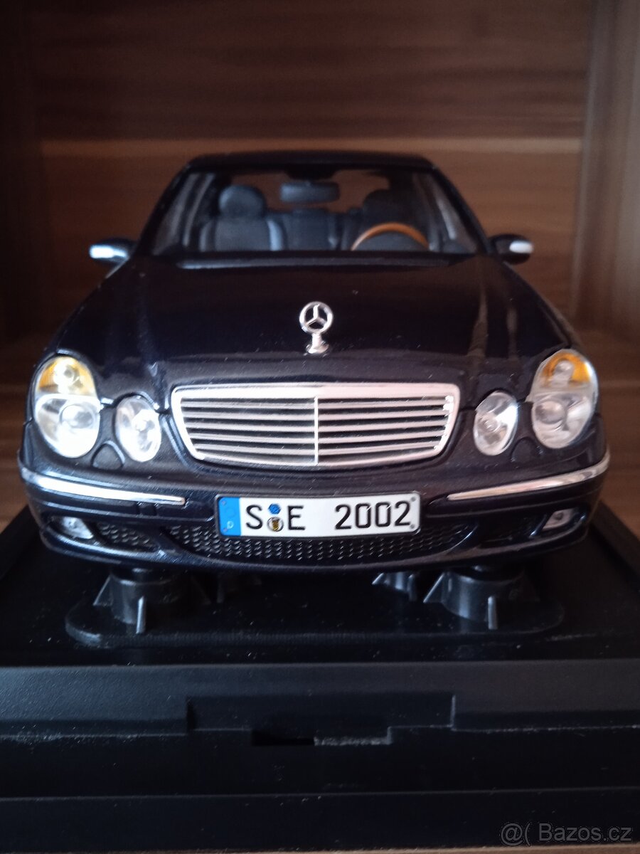 KYOSHO 1/18