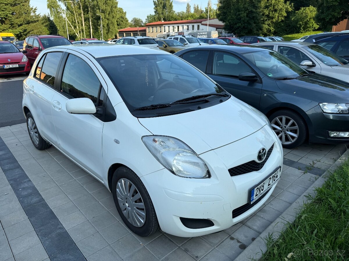 Prodám vozidlo Toyota Yaris, benzín 1,33, 6. stupňová MP