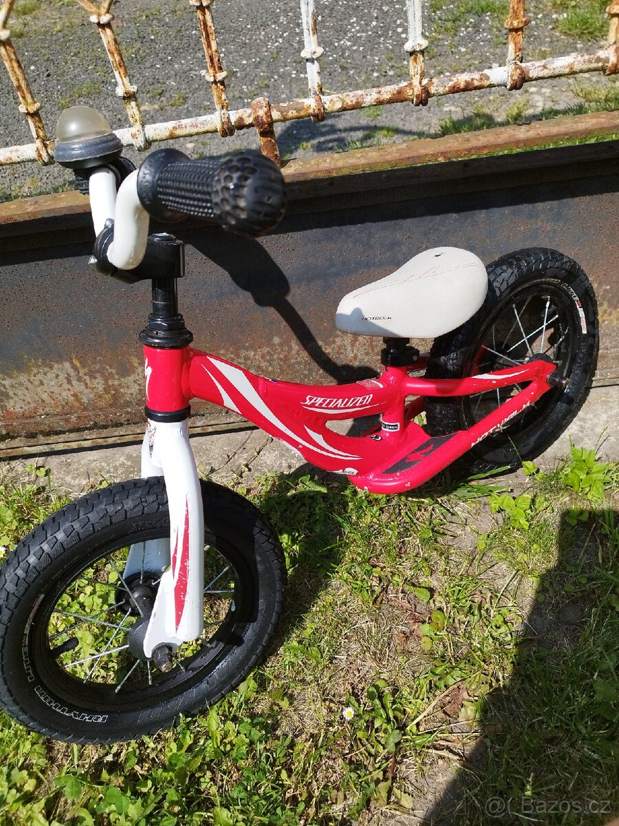 Odrážedlo Specialized Hotwalk