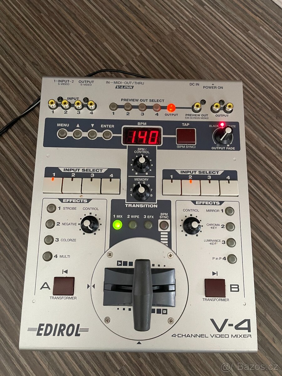 Edirol V-4 video mixpult + příslušenství (Plzeň)