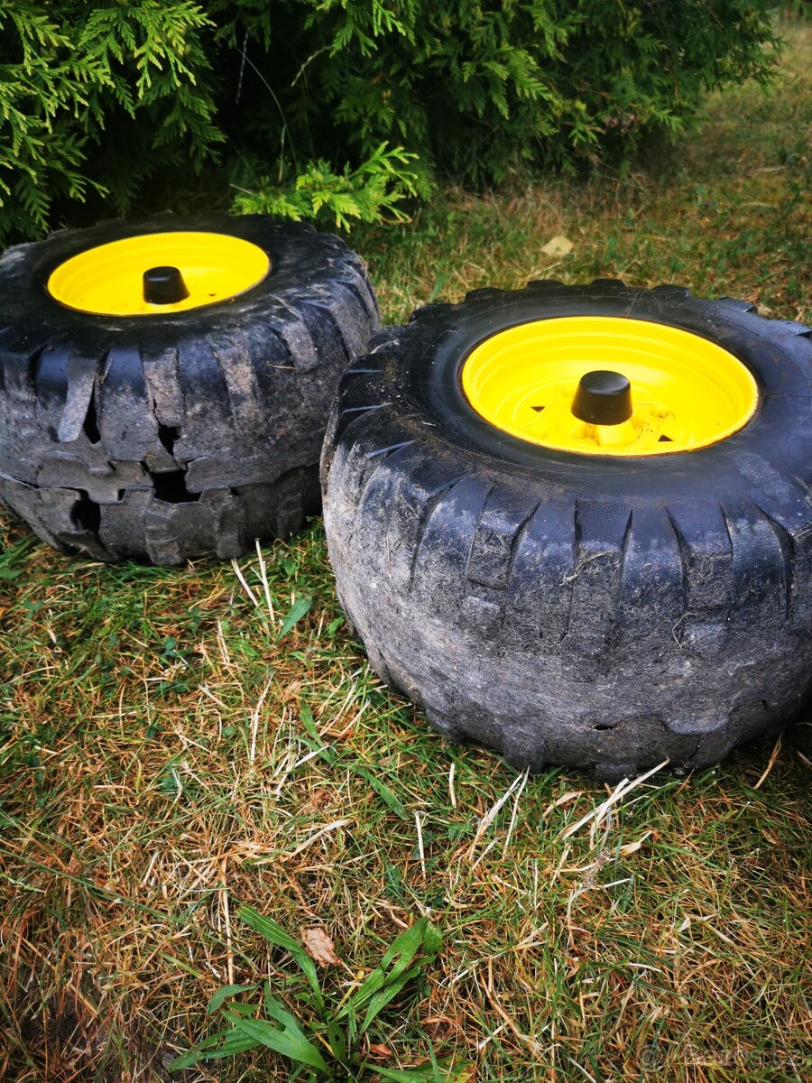 John deere gator