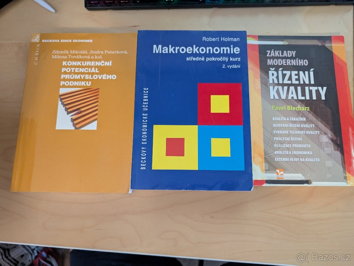 Makroekonomie : středně pokročilý kurz 2. vydání Robert Holm