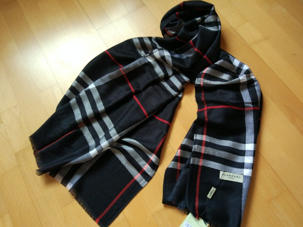Šál Burberry černý