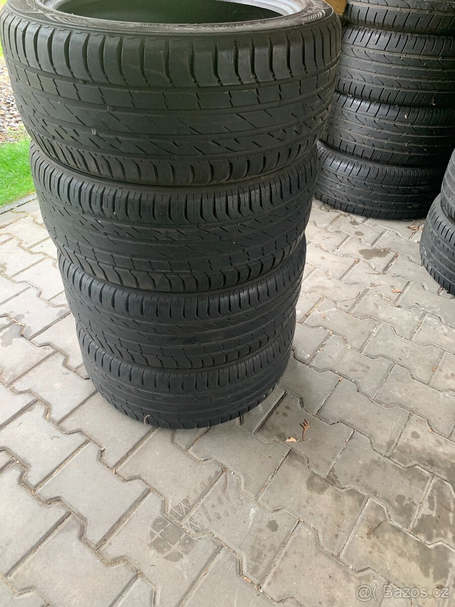 215/45/16 Nokian