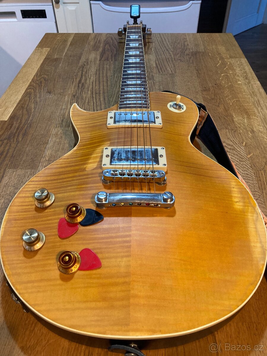 Levoruka Elektricka kytara Vintage,kombo Boss Mk2