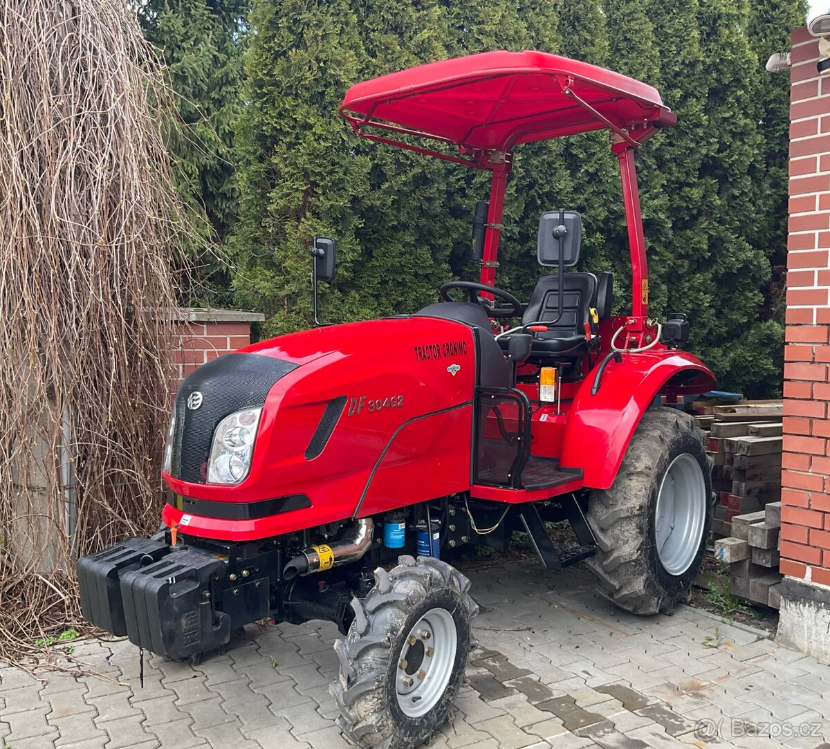 Traktor DF 304
