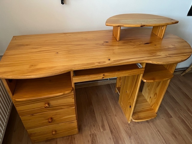 Psací stůl z masivu - borovice