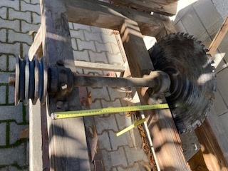 Hřídel cirkulárky s ložisky a kotoučem