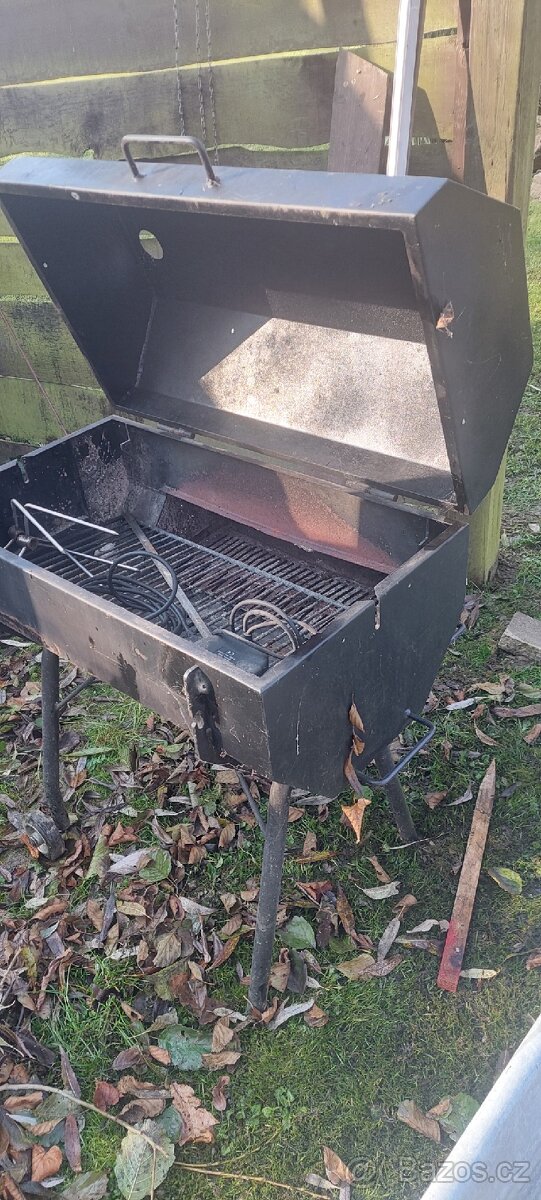 gril na kurata,gyros,kytu s bocnim topenistem