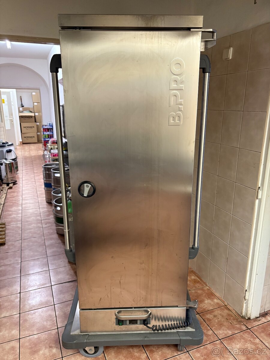 Vyhřívaný a izolovaný vozík