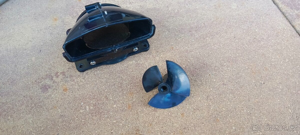 Přechodka od motoru a vrtulka - Dolphin E10 bazénový vysavač