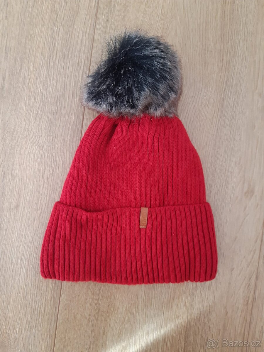 Dívčí Zimní Čepice zn. WB s bambulkou, Univerzální Velikost