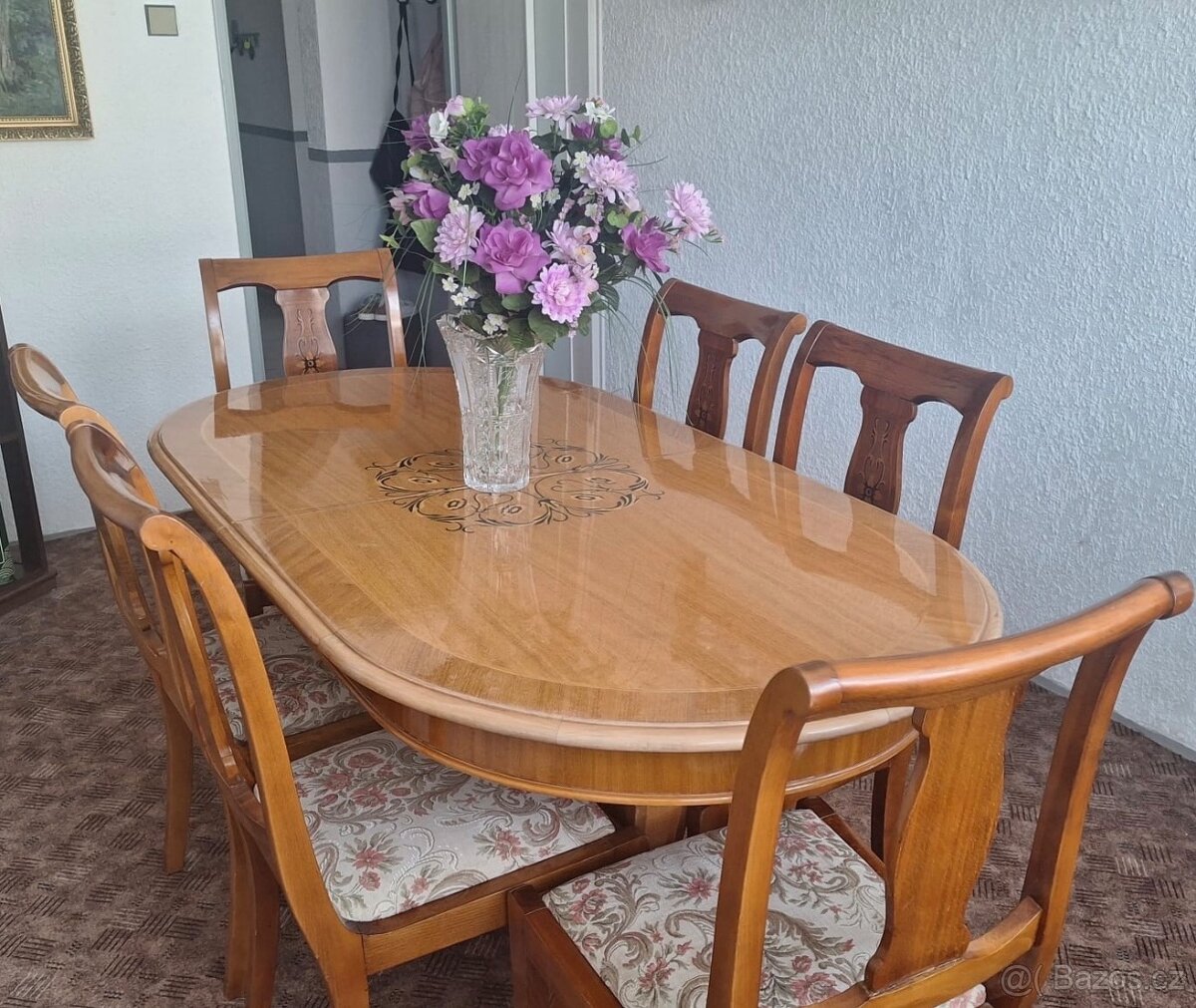 Jídelní stůl se židlemi