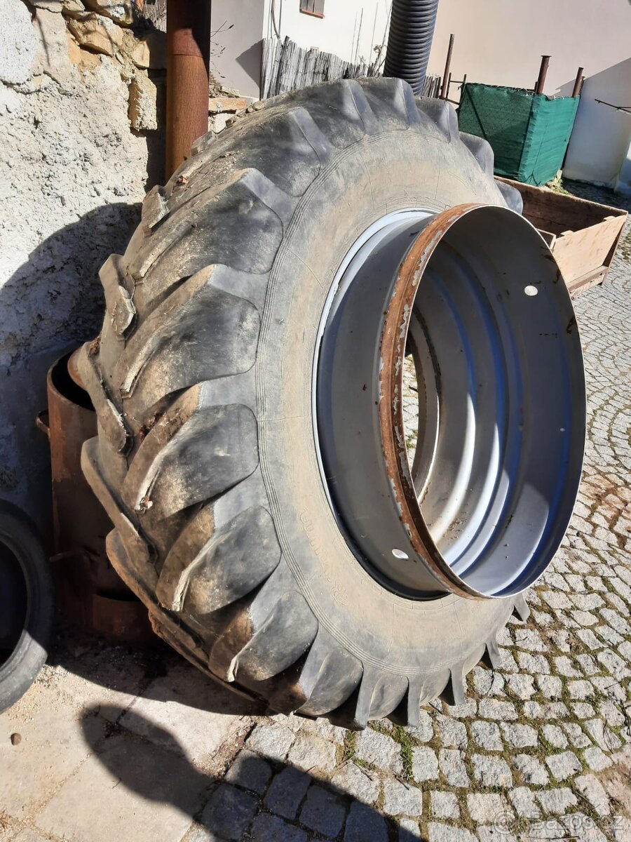 Dvojmontáže Case Maxxum 4ks pneu