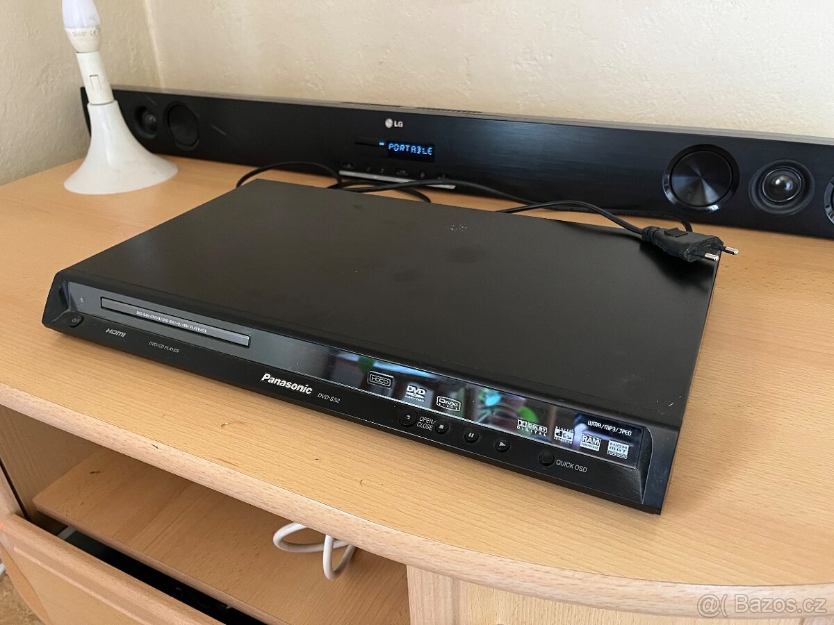 Panasonic DVD přehrávač + sbírka DVD