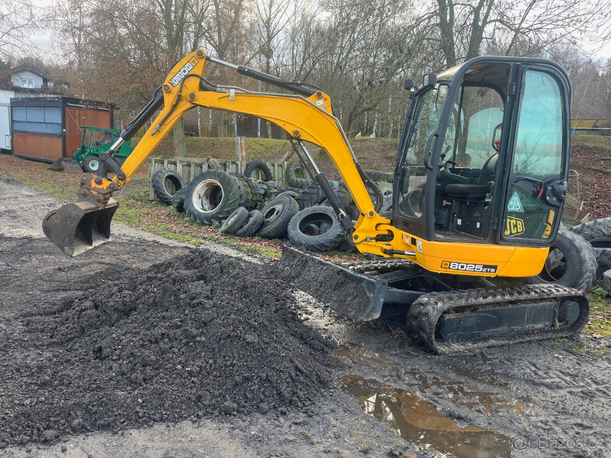 Pásový minibagr JCB 8025