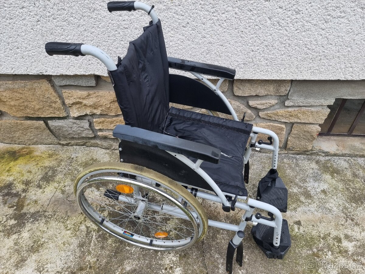 Prodám invalidní vozík BREEZY viz foto.