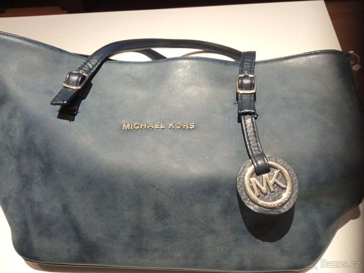 Tmavě modrá kabelka