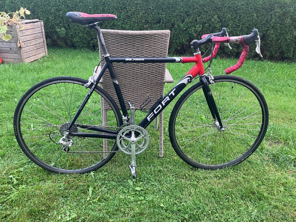 Silniční kolo FORT Campagnolo