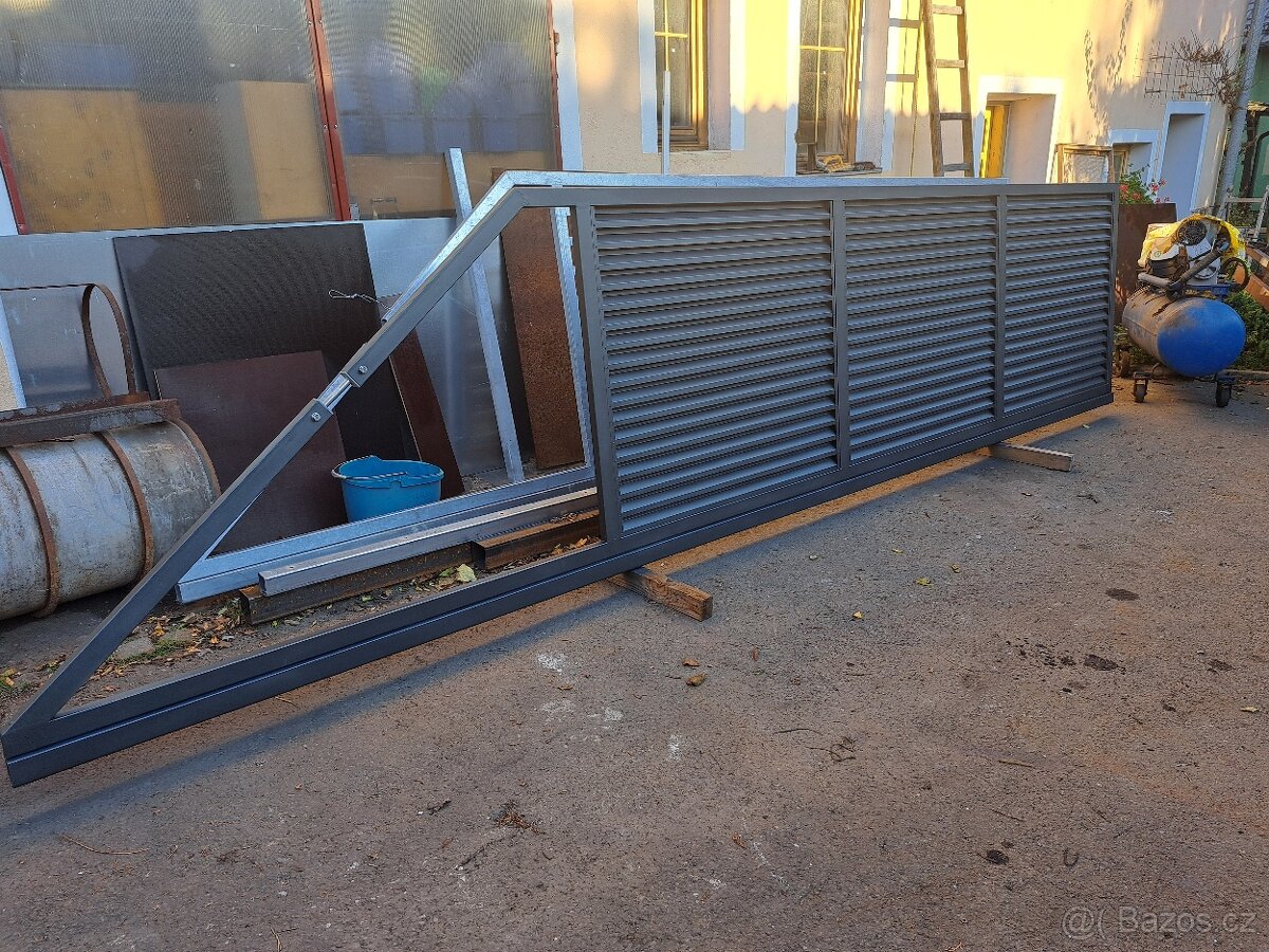 Samonosná posuvná lamelova brána