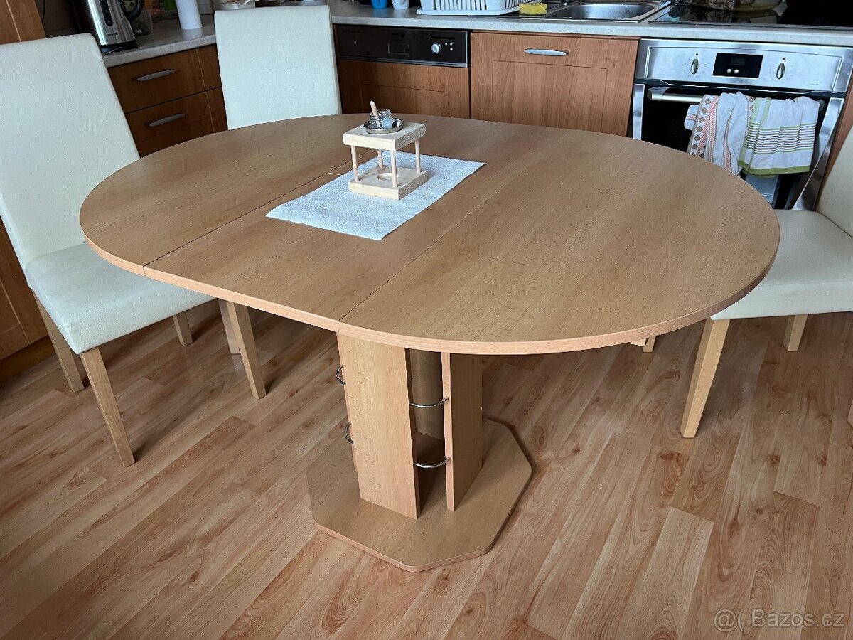 Kulatý rozkládací stůl