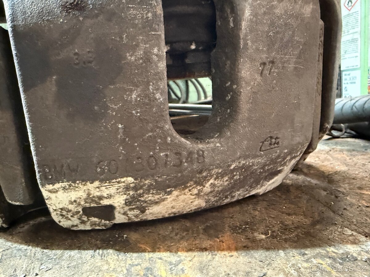 Levý přední brzdový třmen BMW e60 e61