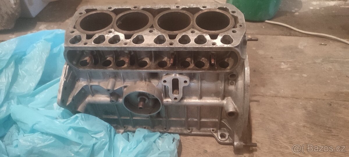 Škoda 100 motor