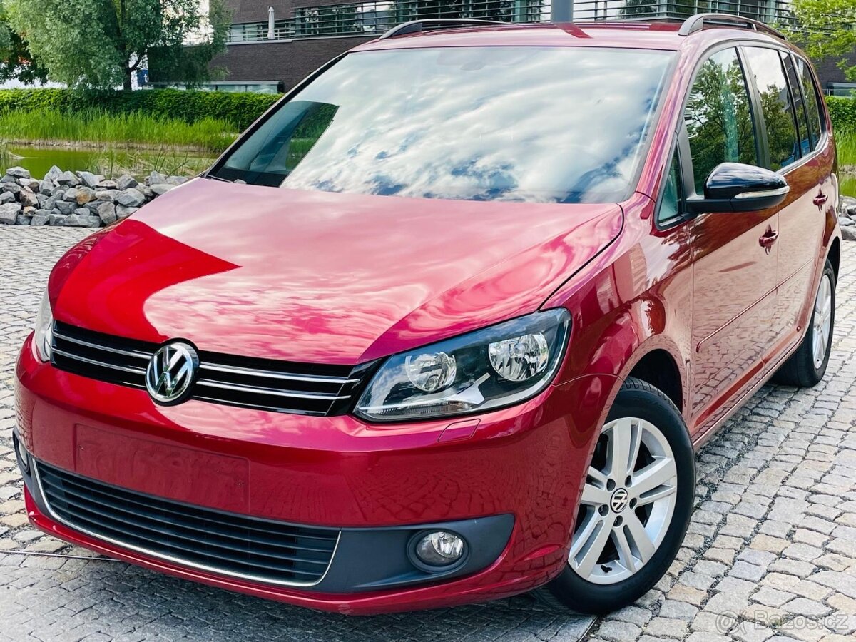 Volkswagen Touran 1.2TSI 7MÍST MANUÁL VÝHŘEV SERVISKA