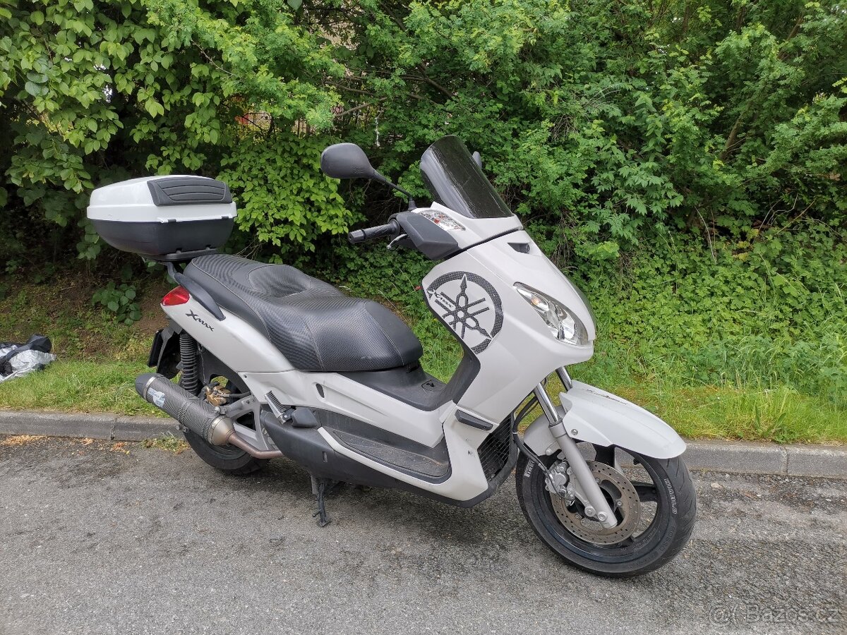 Yamaha X-MAX 250 bílý