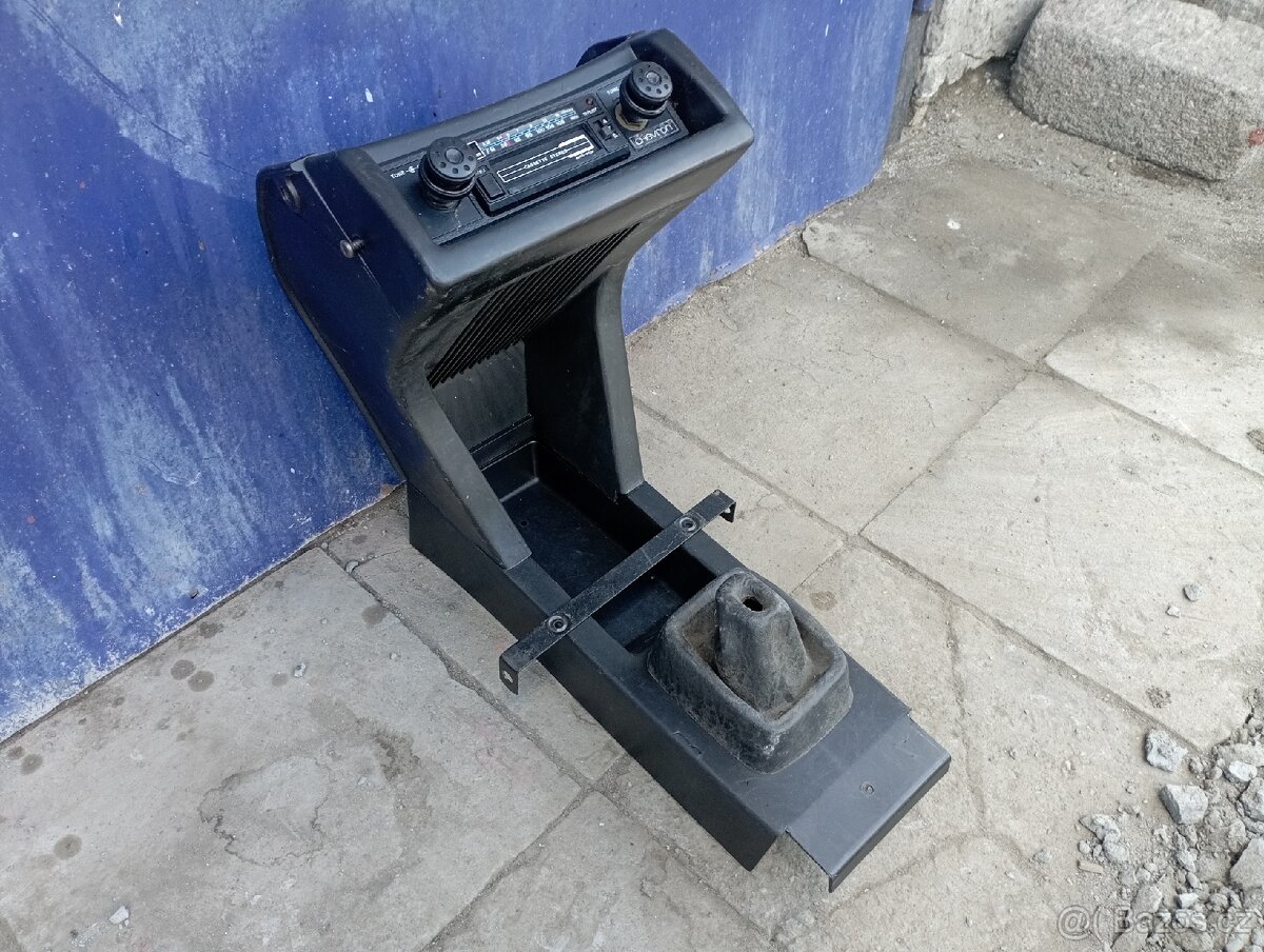 Škoda 105,120,130 panel na rádio