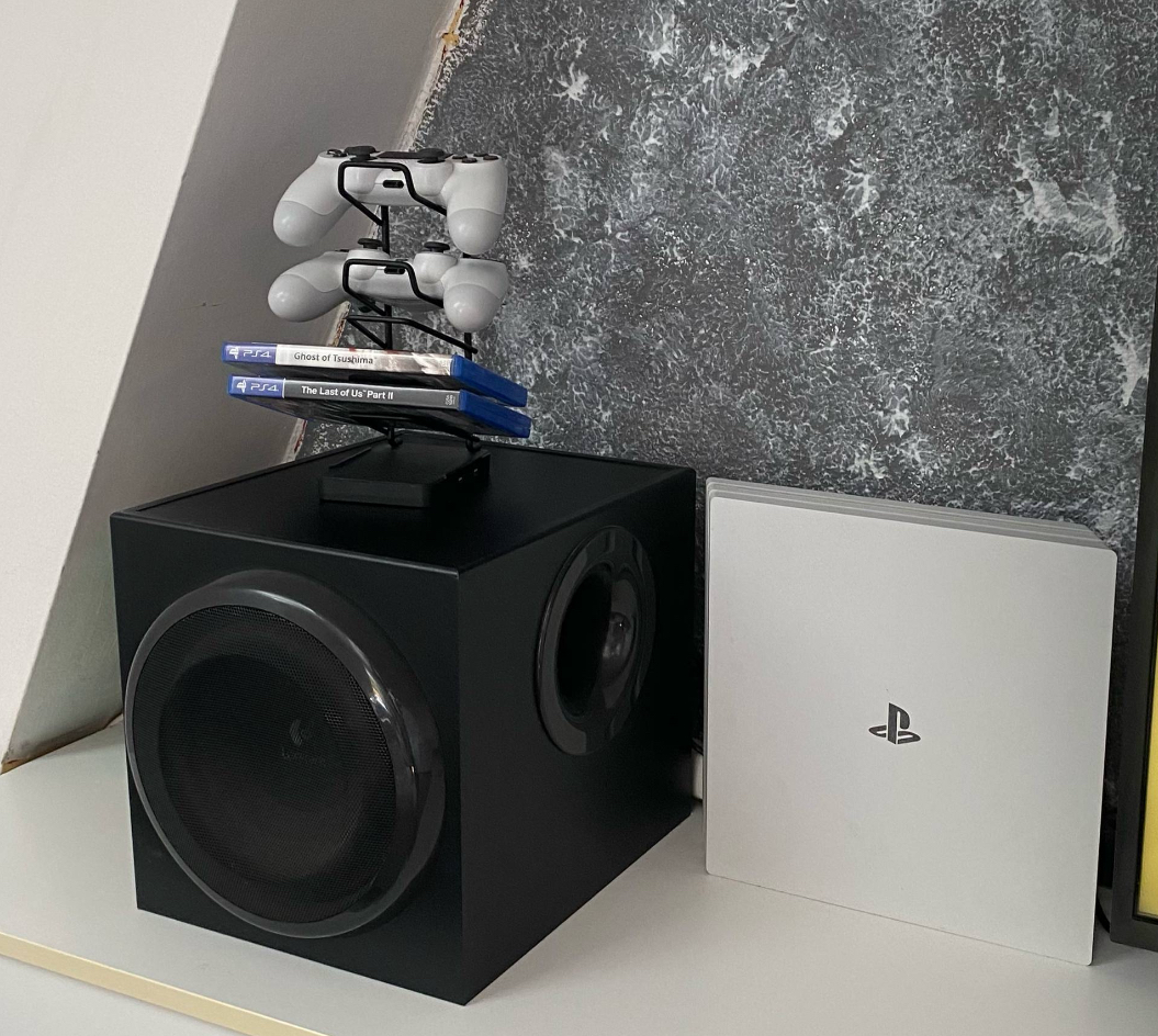 PS4 Pro 1TB bílý + 2 ovladače bílé