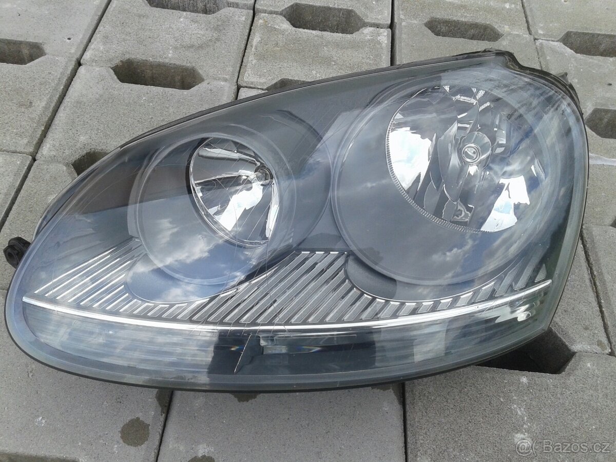 VW Golf 5 levé přední světlo