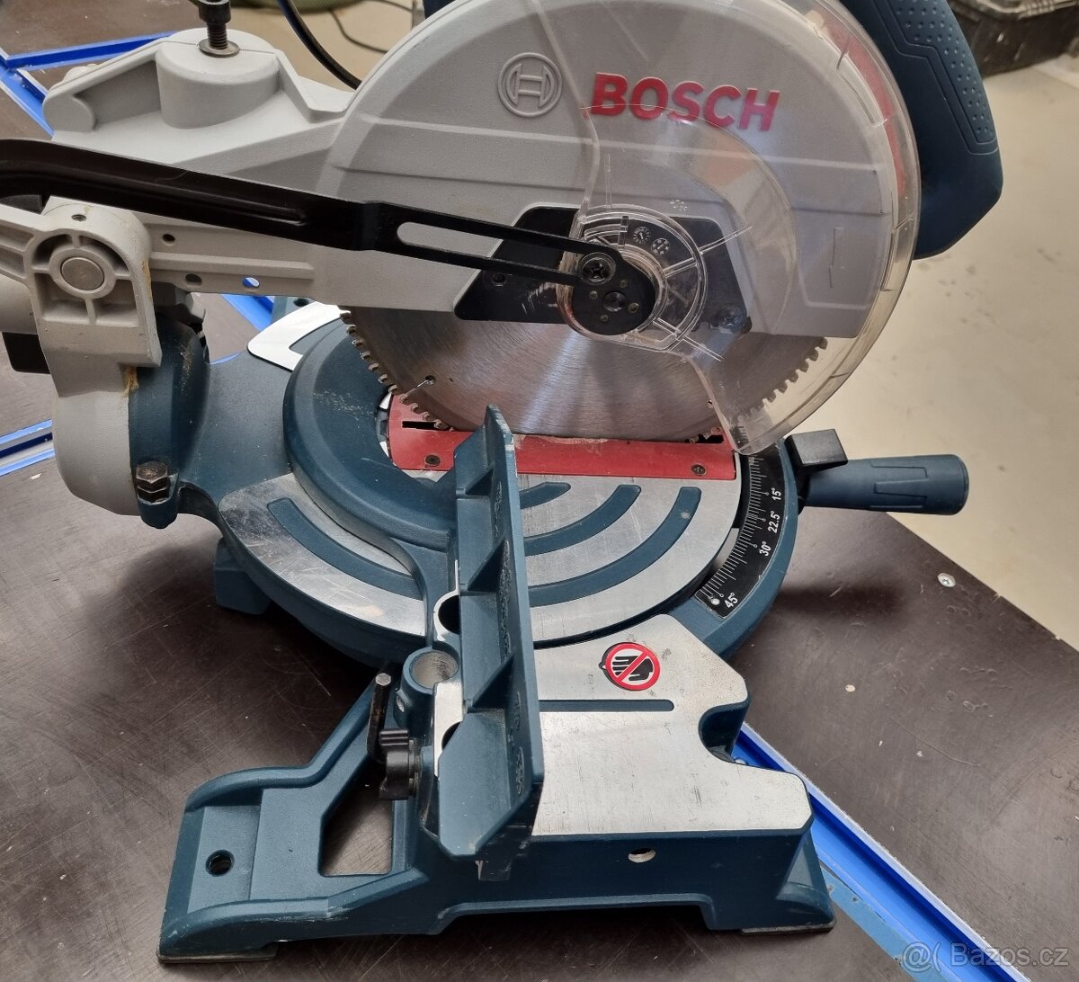 Pokosová pila Bosch GCM 10MX