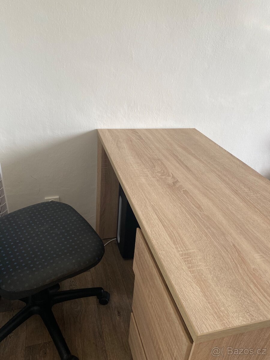 Psací stůl