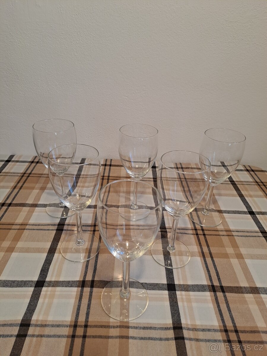 6 skleniček na víno