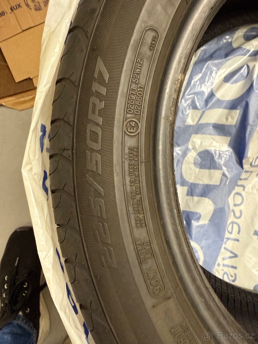 225/50 R17