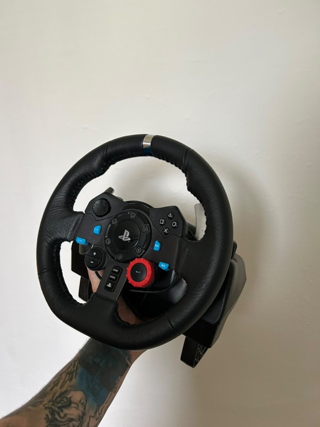 Volant s pedály