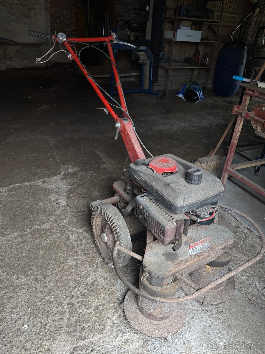 dvoububnová sekačka motor jikov