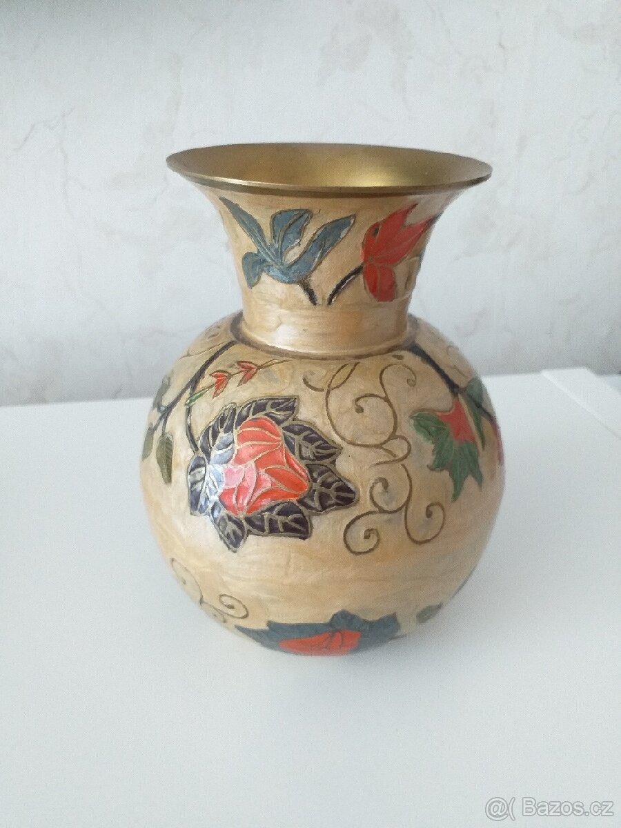 Krásná mosazná smaltovaná váza