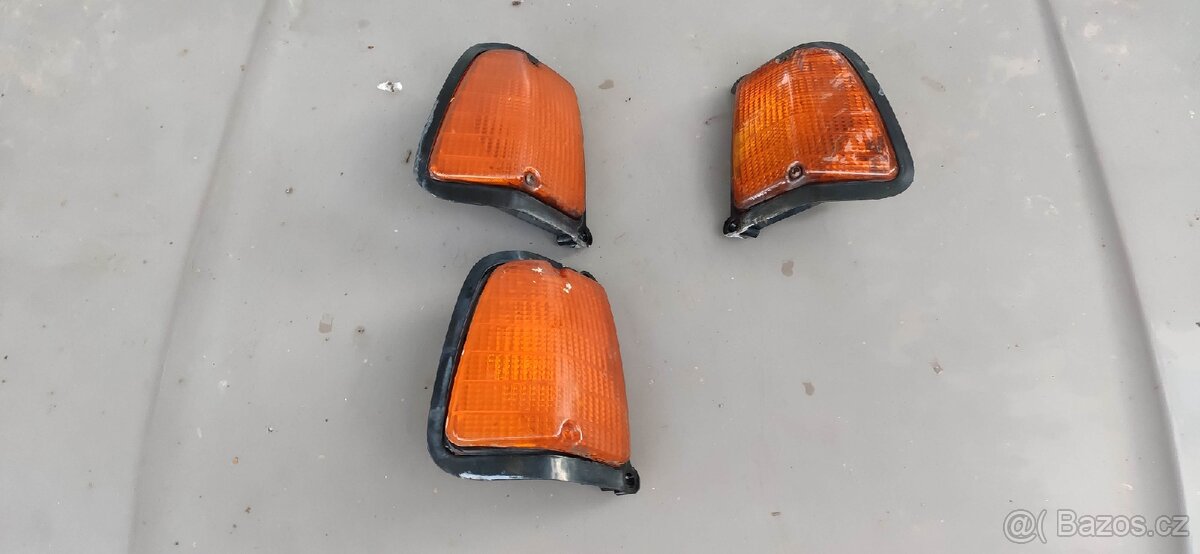 Přední pravý a levý blinkr škoda 120l