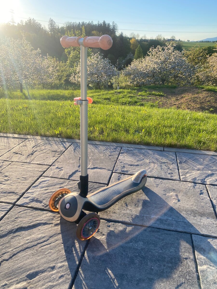Dívčí koloběžka