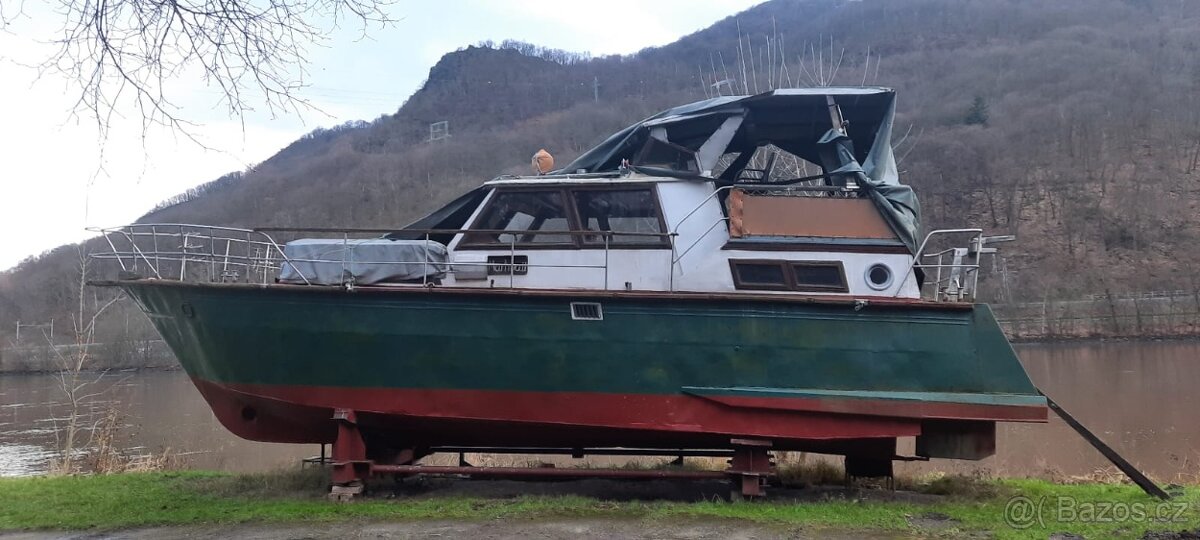 Kajutová motorová loď